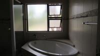 Bathroom 3+ - 7 square meters of property in Beverley
