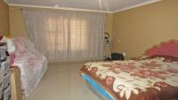 Main Bedroom - 19 square meters of property in Lenasia South