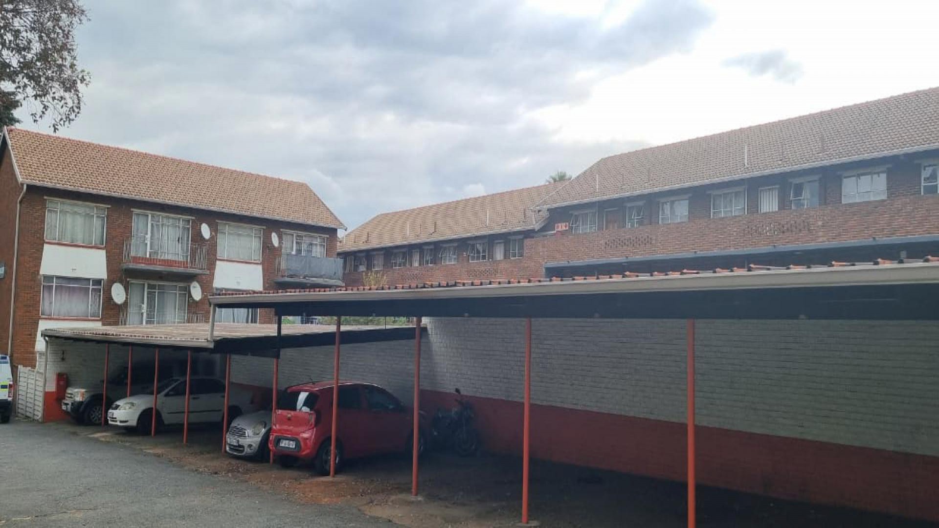 Carport  of property in Croydon