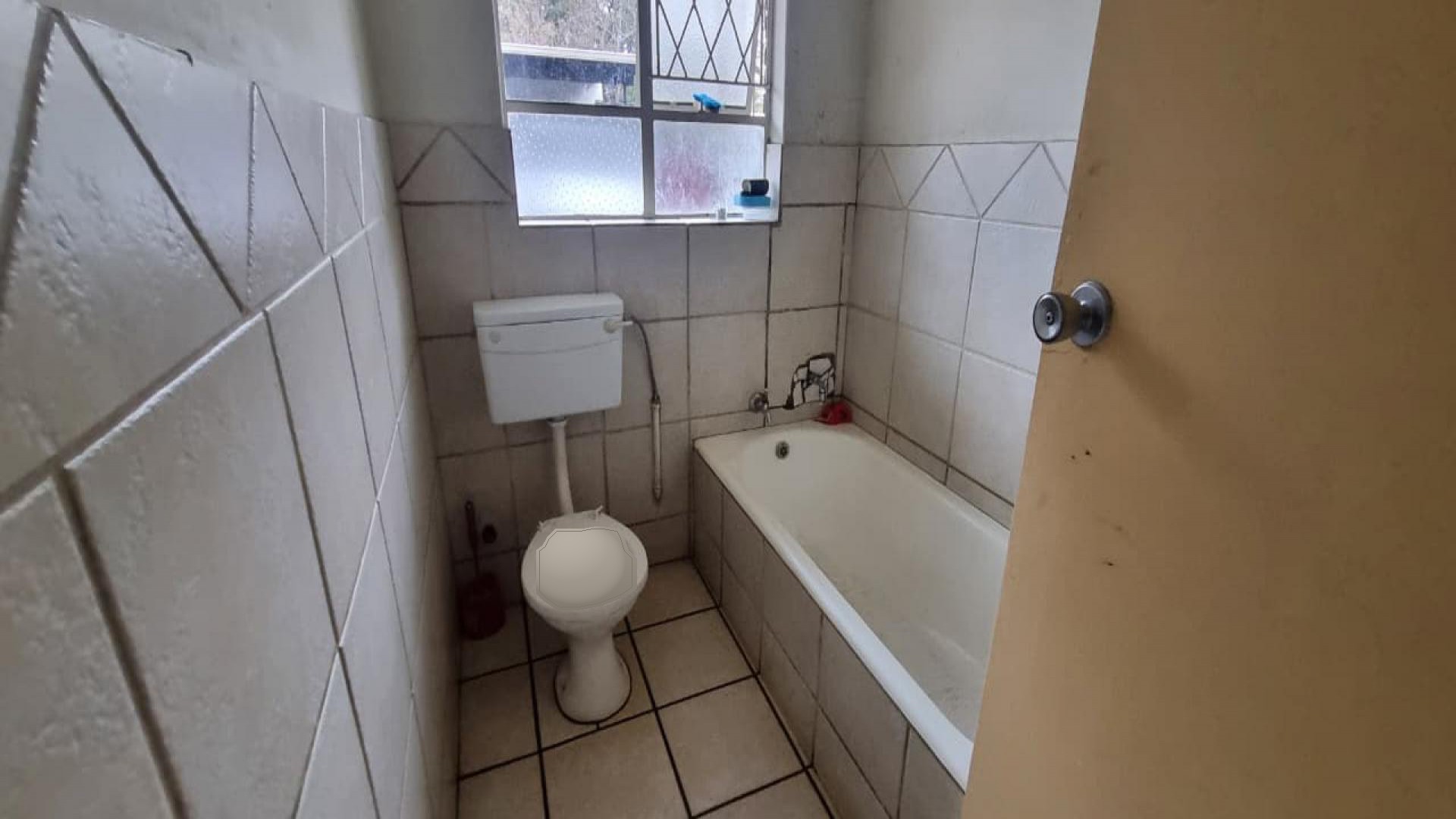 Bathroom 1 of property in Croydon