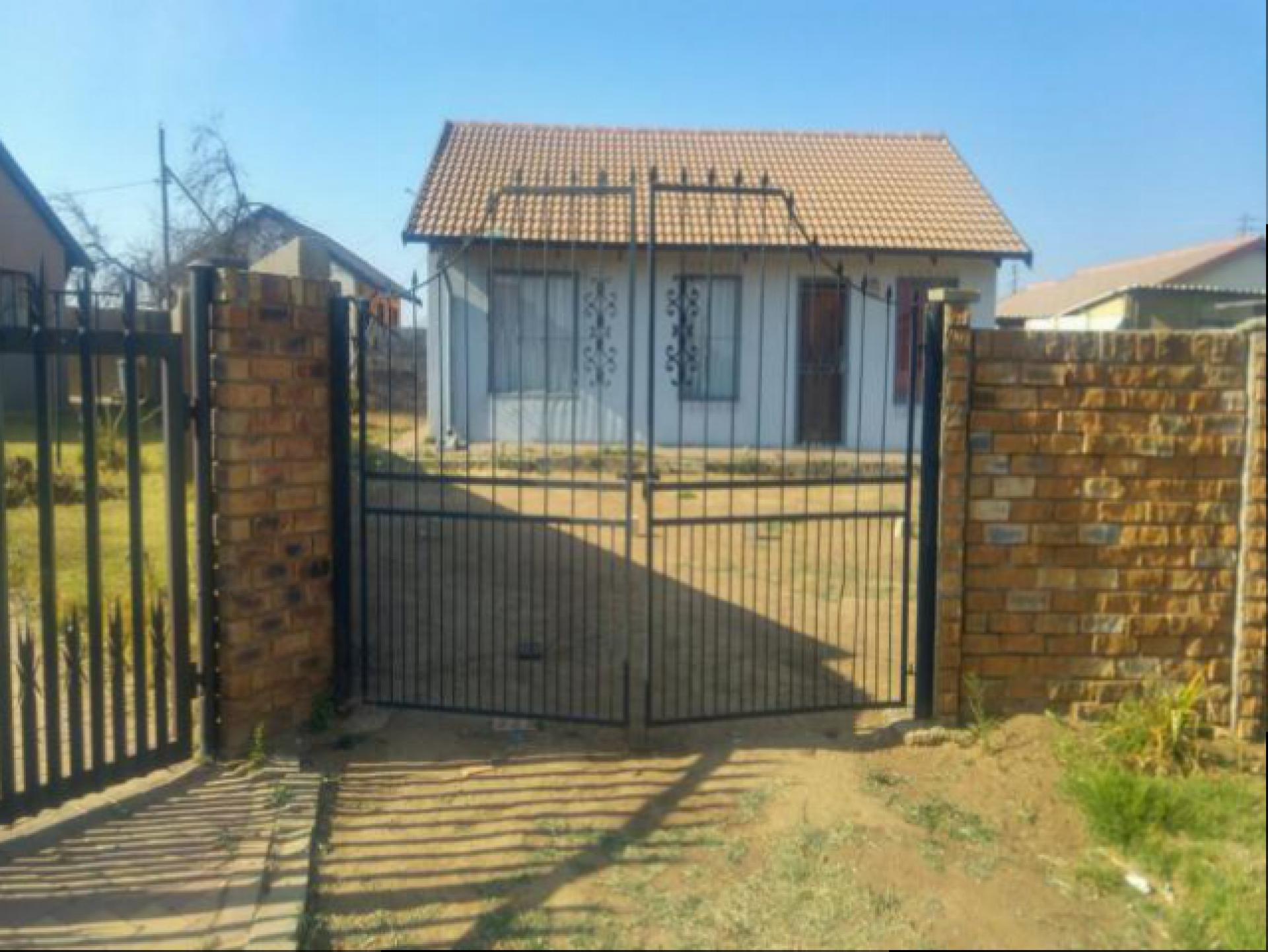 Front View of property in Kwa-Thema