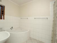 Main Bathroom of property in Randburg