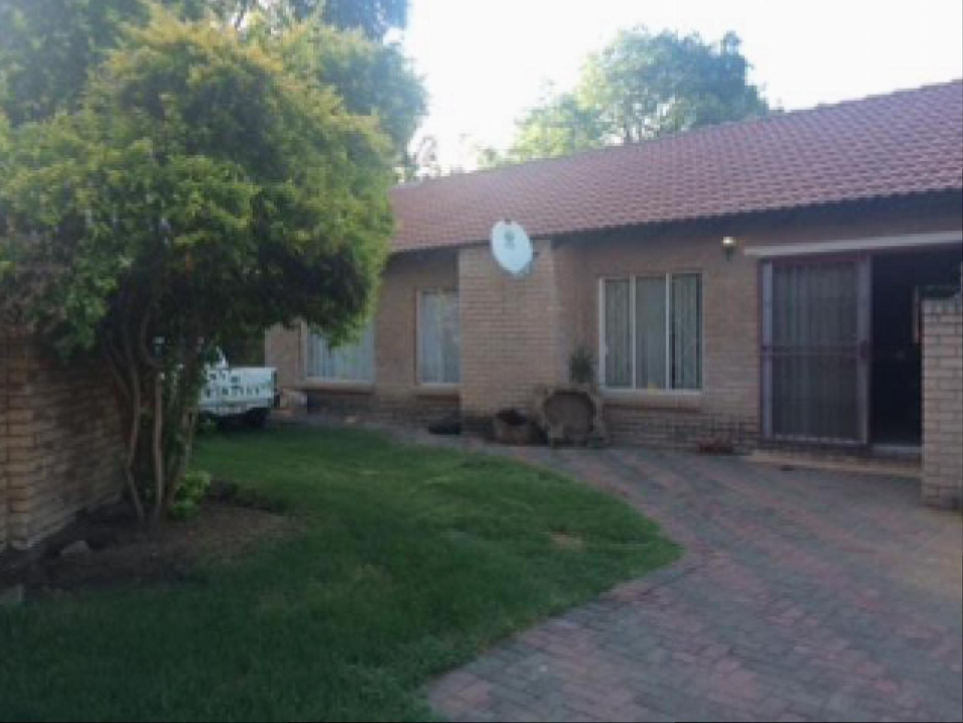 Front View of property in Rustenburg