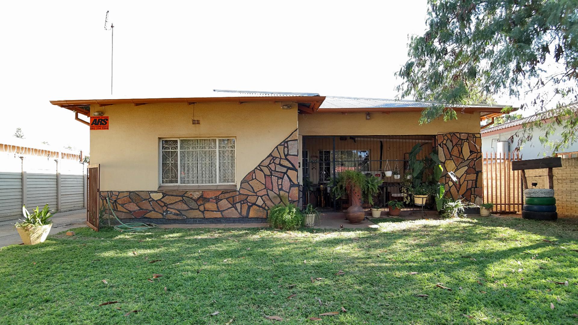 Front View of property in Rustenburg