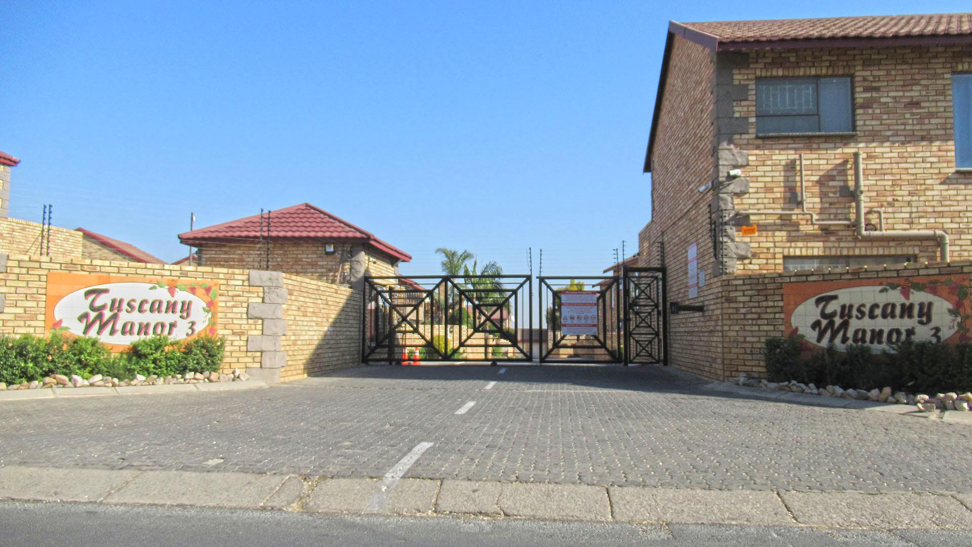 Front View of property in Wilgeheuwel 