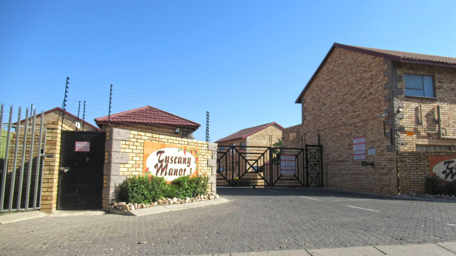 Front View of property in Wilgeheuwel 