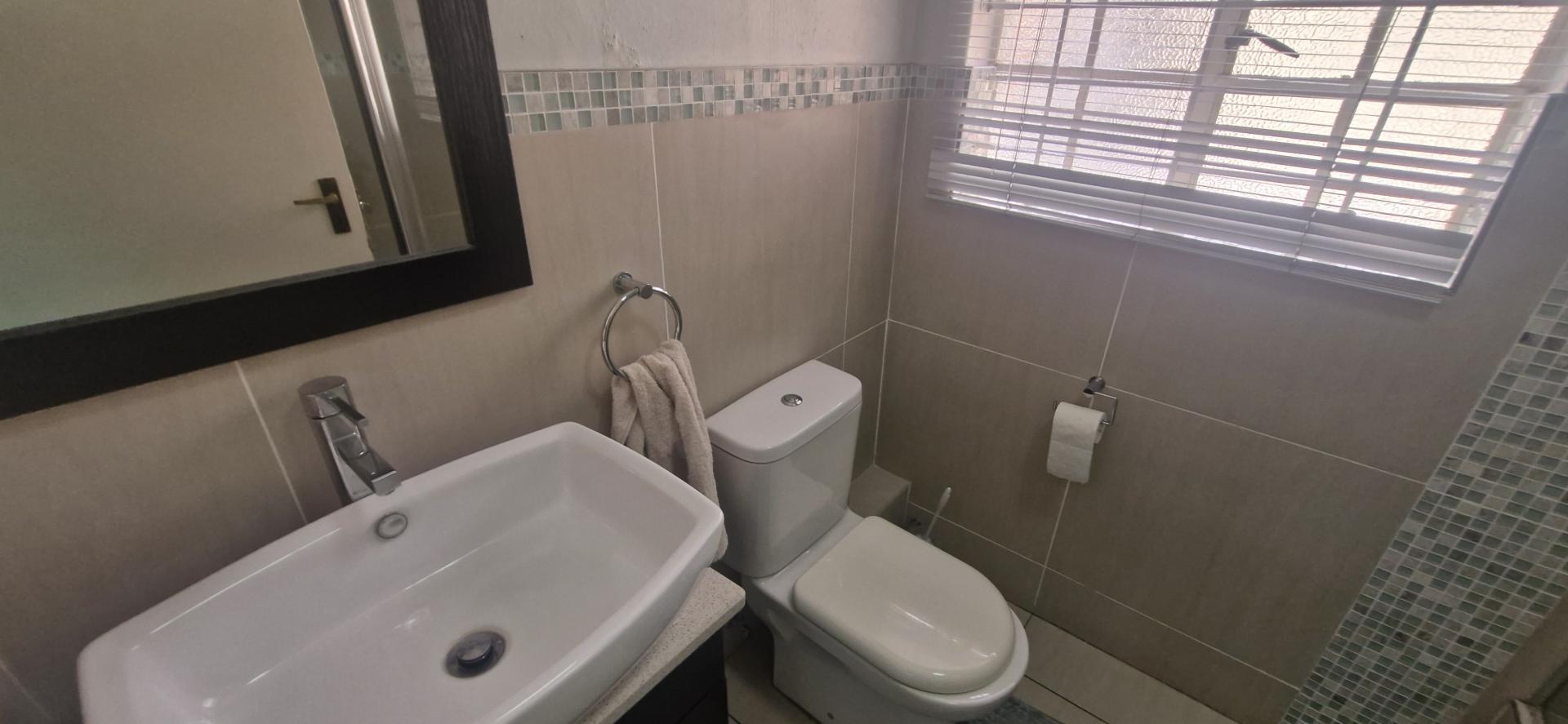 Bathroom 1 of property in Buccleuch