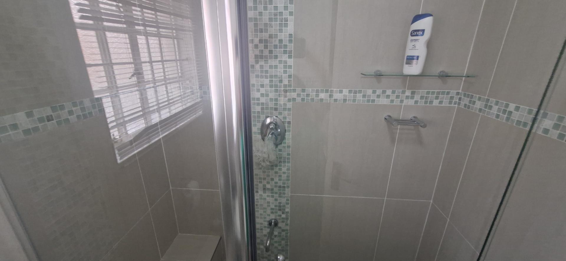 Bathroom 1 of property in Buccleuch