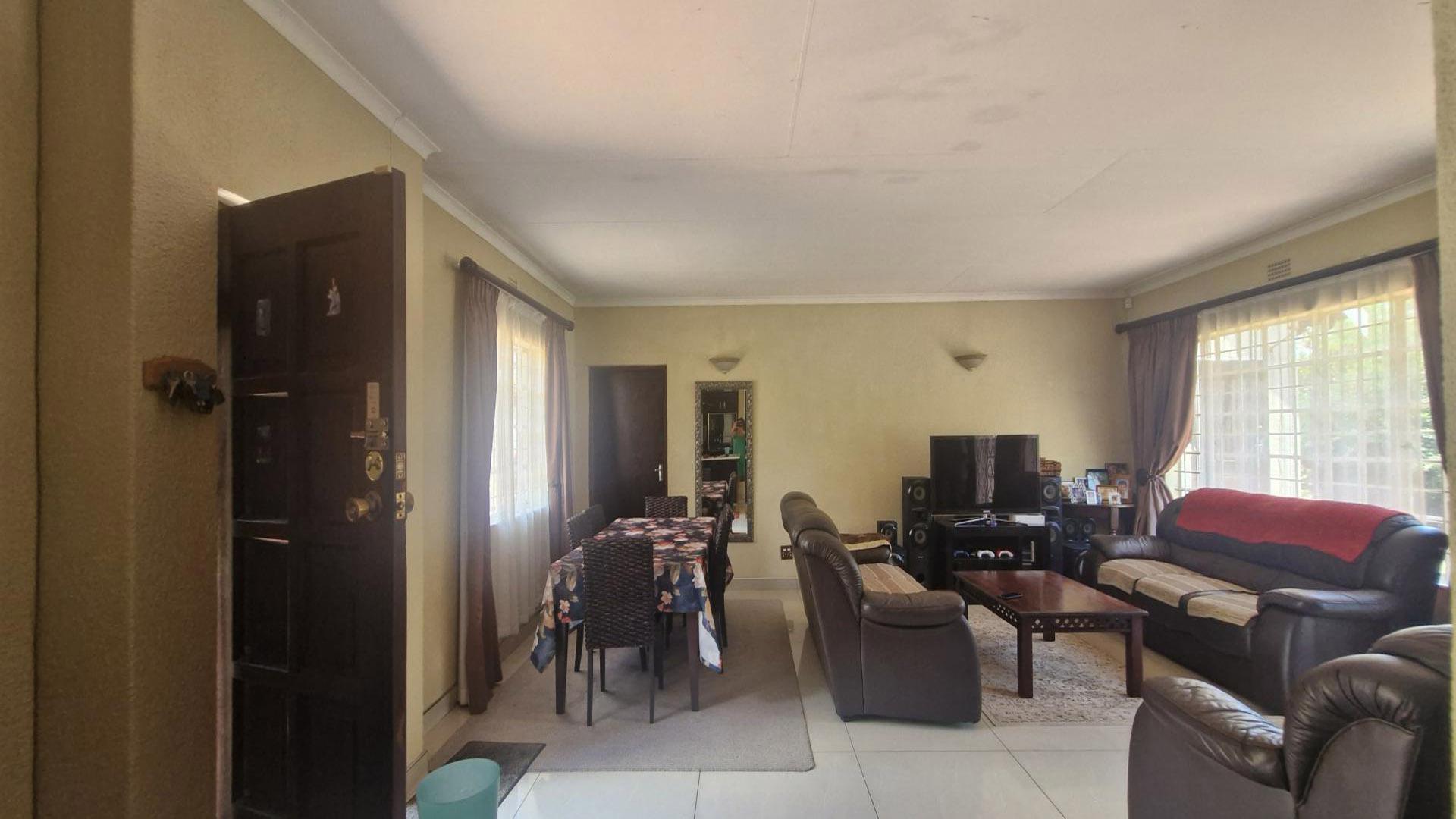 Lounges of property in Buccleuch