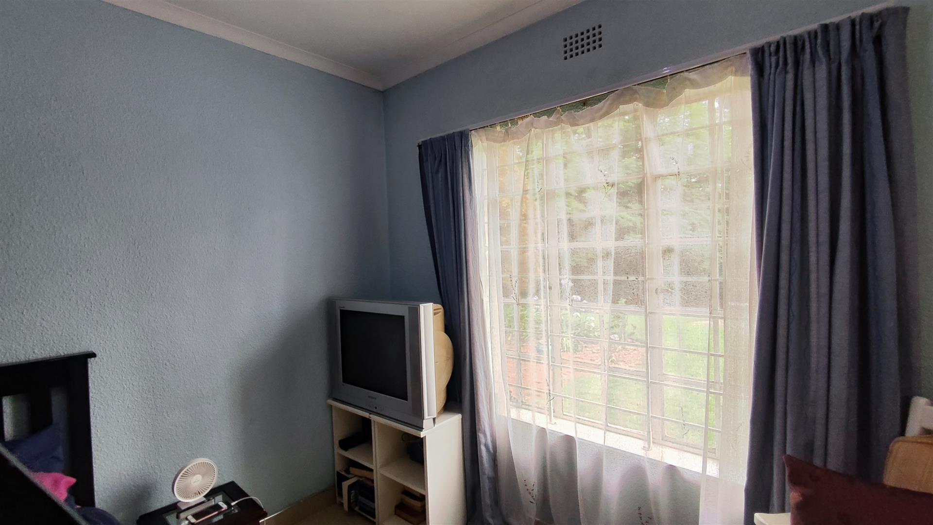 Bed Room 1 - 13 square meters of property in Buccleuch