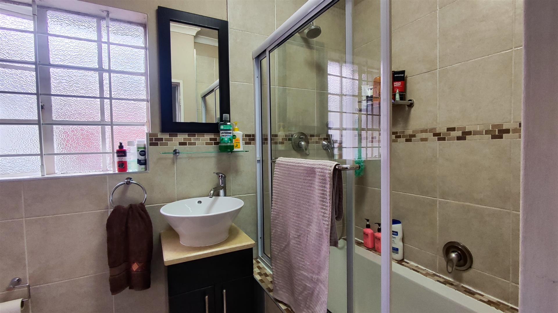 Main Bathroom - 5 square meters of property in Buccleuch