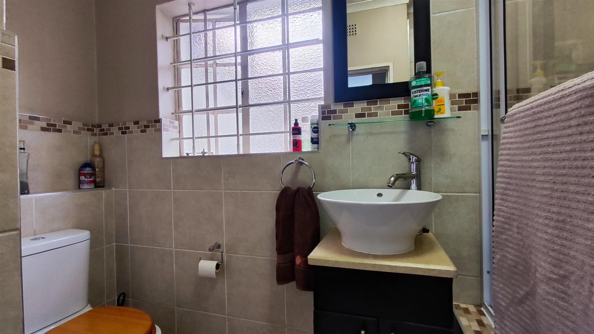 Main Bathroom - 5 square meters of property in Buccleuch