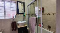 Main Bathroom - 5 square meters of property in Buccleuch
