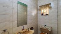 Bathroom 3+ of property in Verwoerdpark
