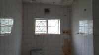 Bathroom 1 of property in Umhlatuzana 