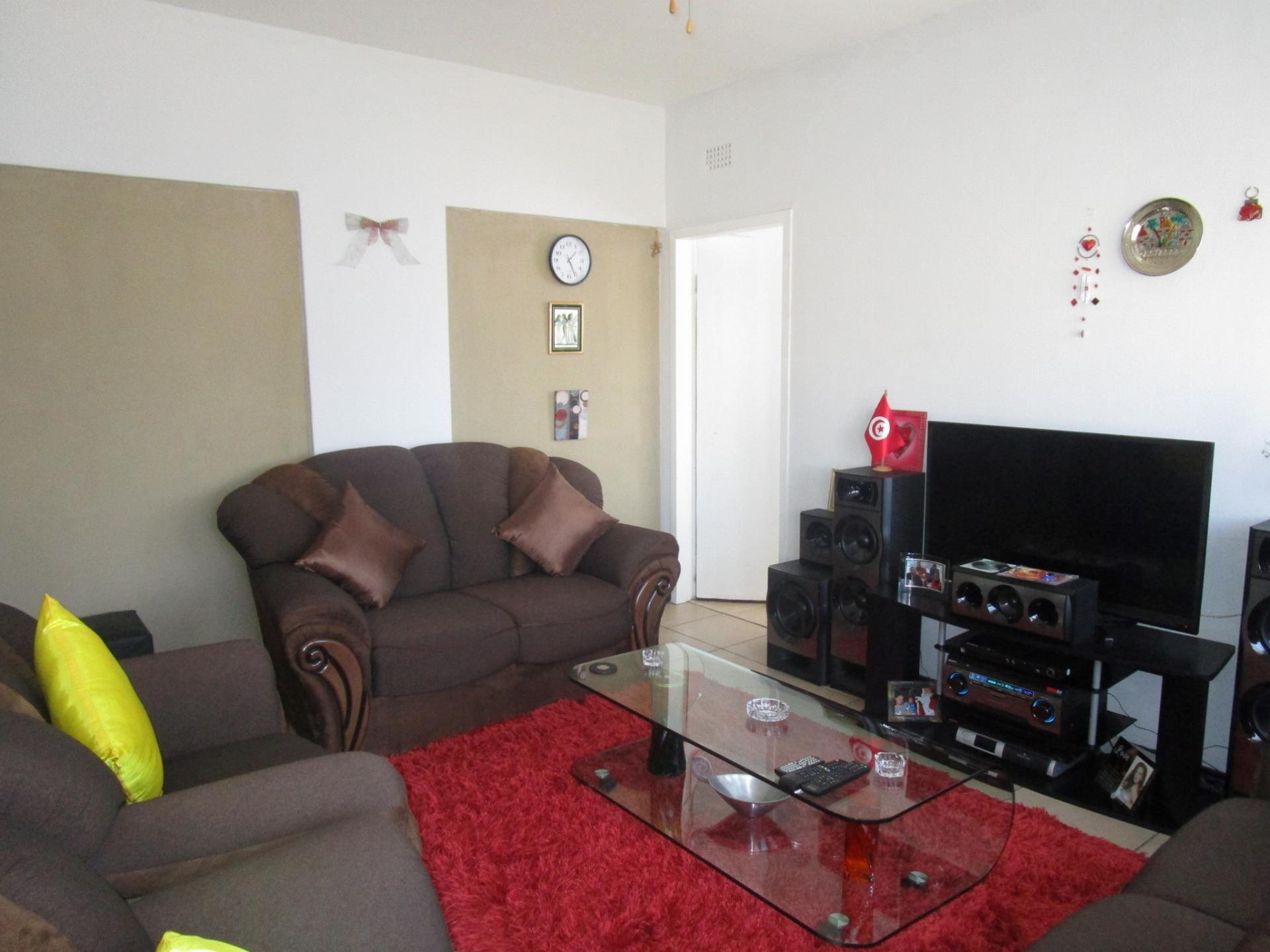 Lounges - 15 square meters of property in Horison