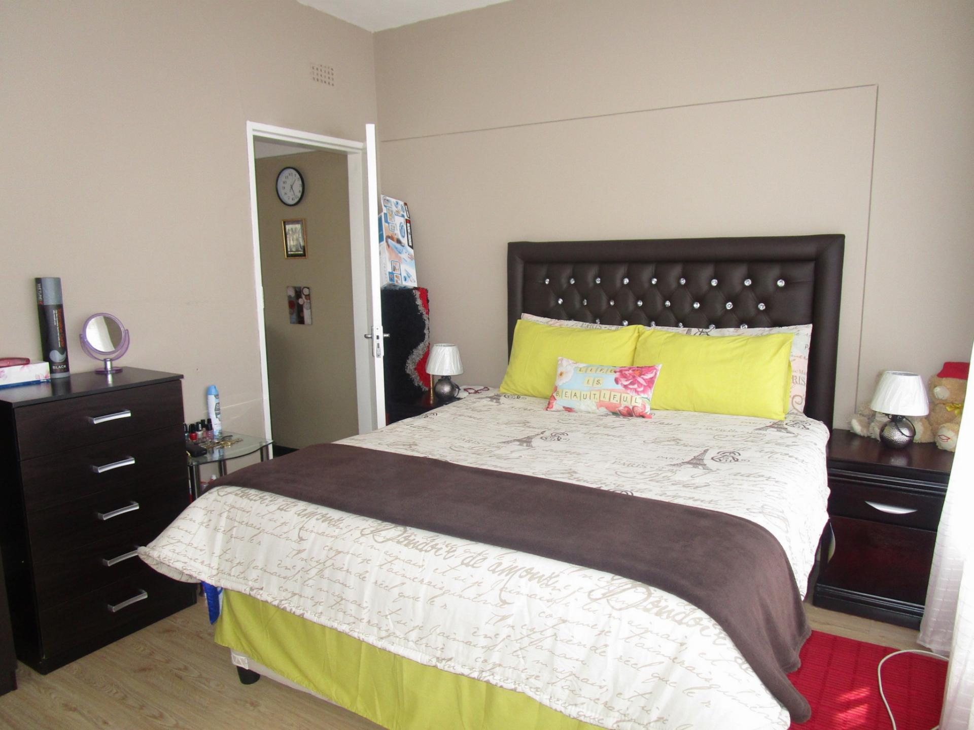 Main Bedroom - 15 square meters of property in Horison