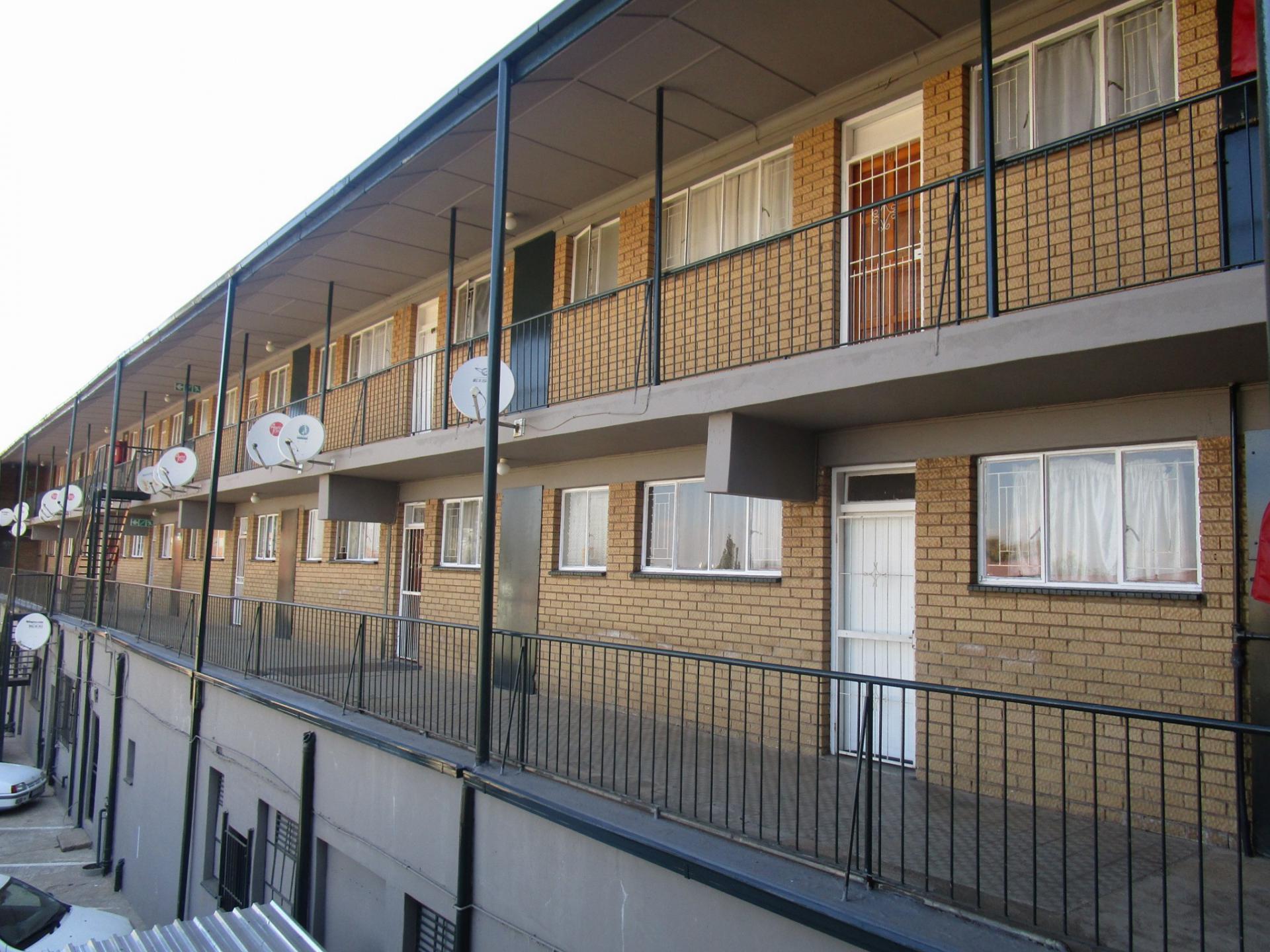 Front View of property in Horison