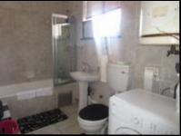 Bathroom 1 - 7 square meters of property in Horison