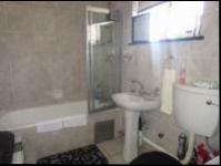 Bathroom 1 - 7 square meters of property in Horison