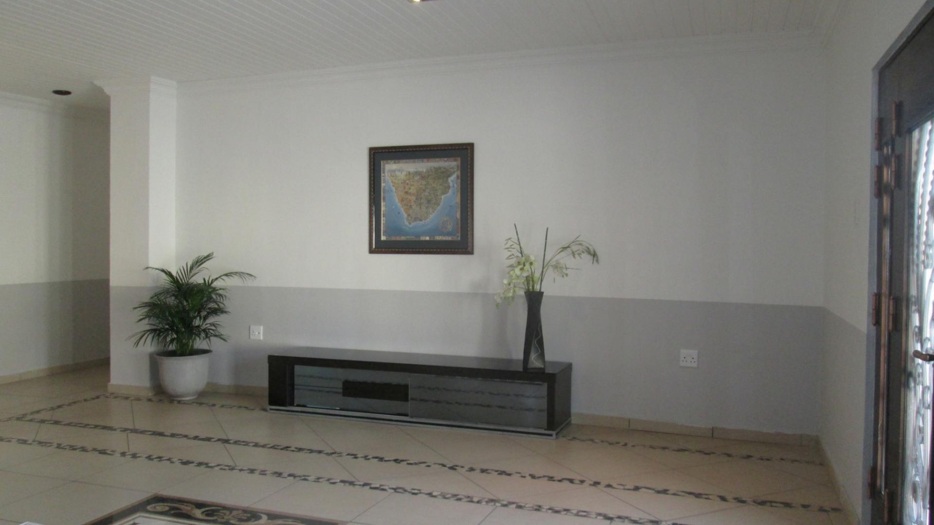 Rooms - 203 square meters of property in Linbro Park A.H.