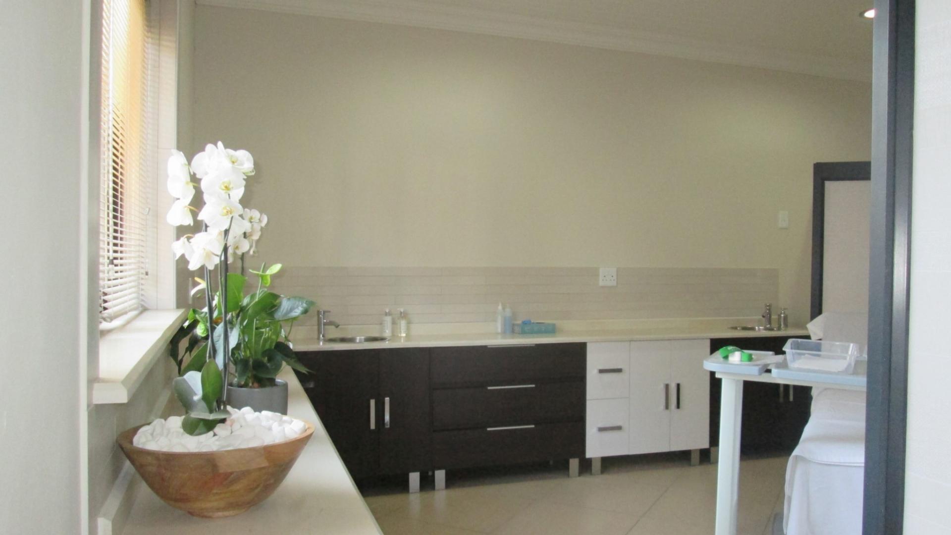 Rooms - 203 square meters of property in Linbro Park A.H.