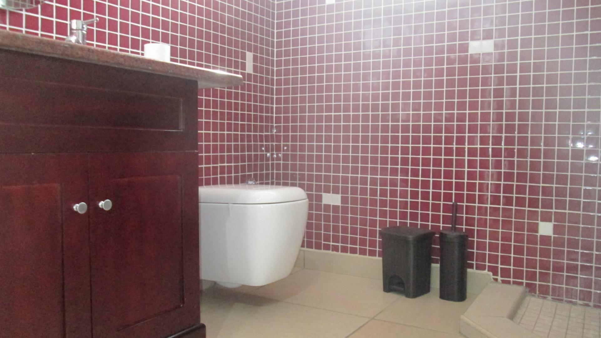 Main Bathroom - 48 square meters of property in Linbro Park A.H.