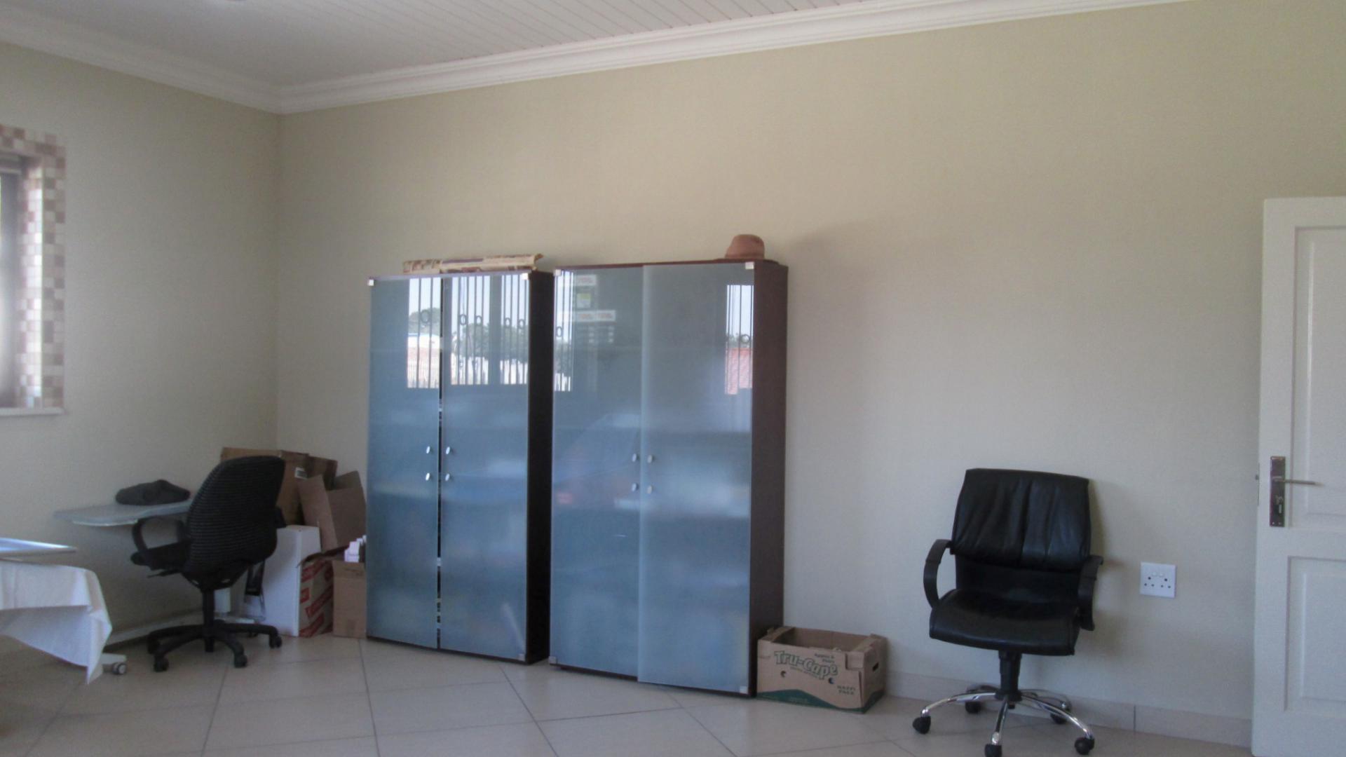 Rooms - 203 square meters of property in Linbro Park A.H.