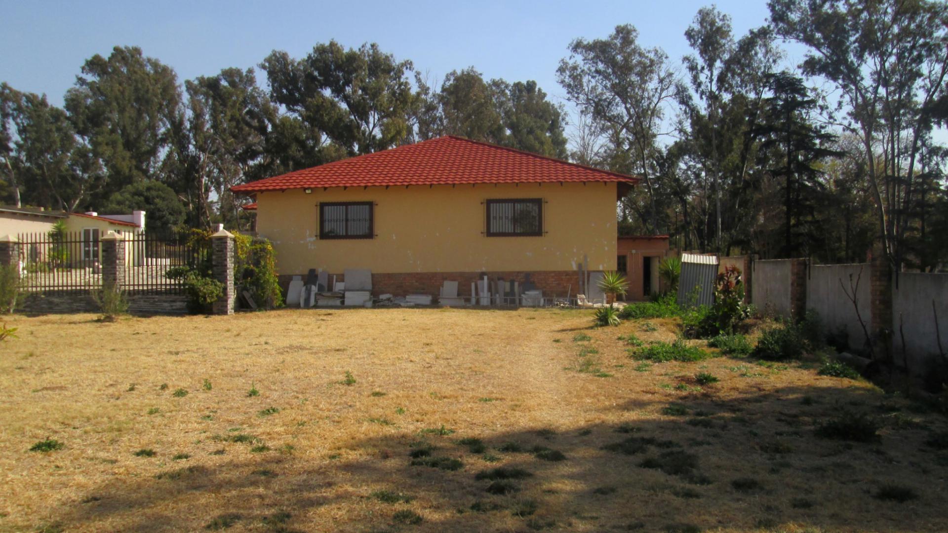 Backyard of property in Linbro Park A.H.