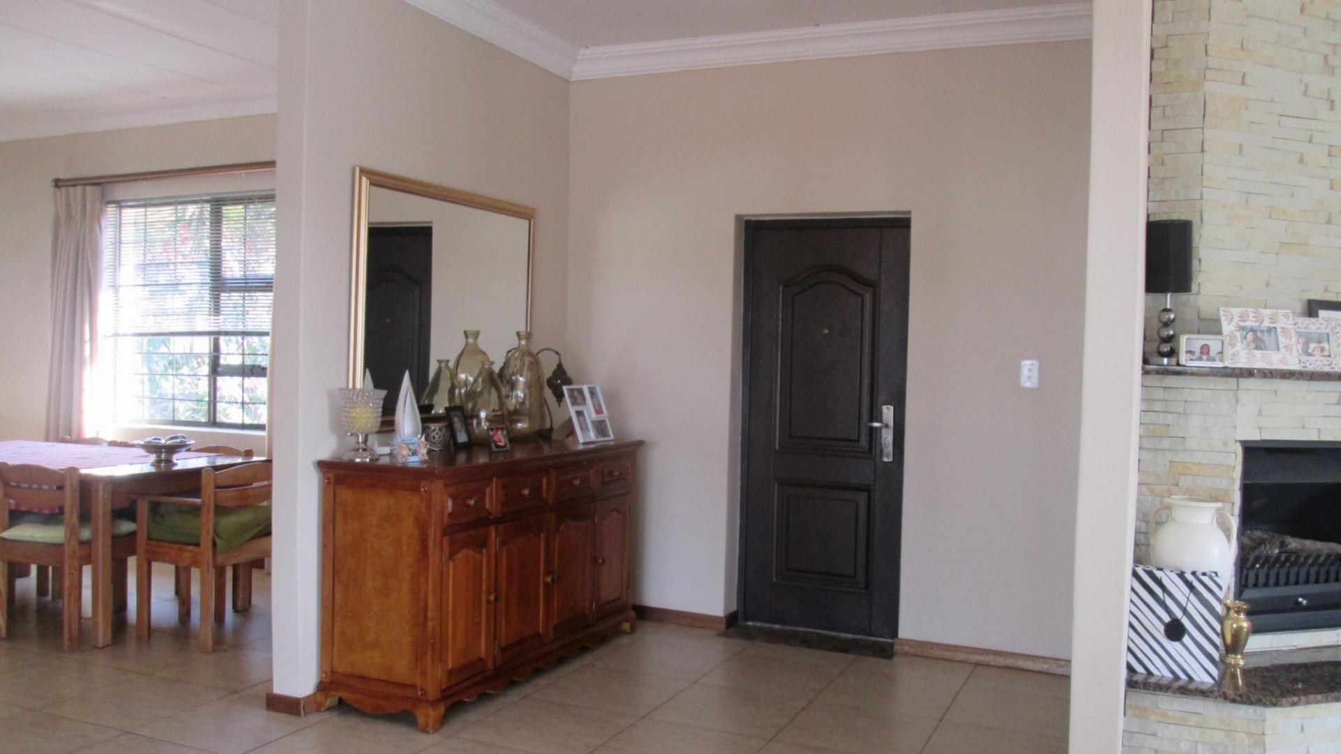 Spaces - 86 square meters of property in Linbro Park A.H.