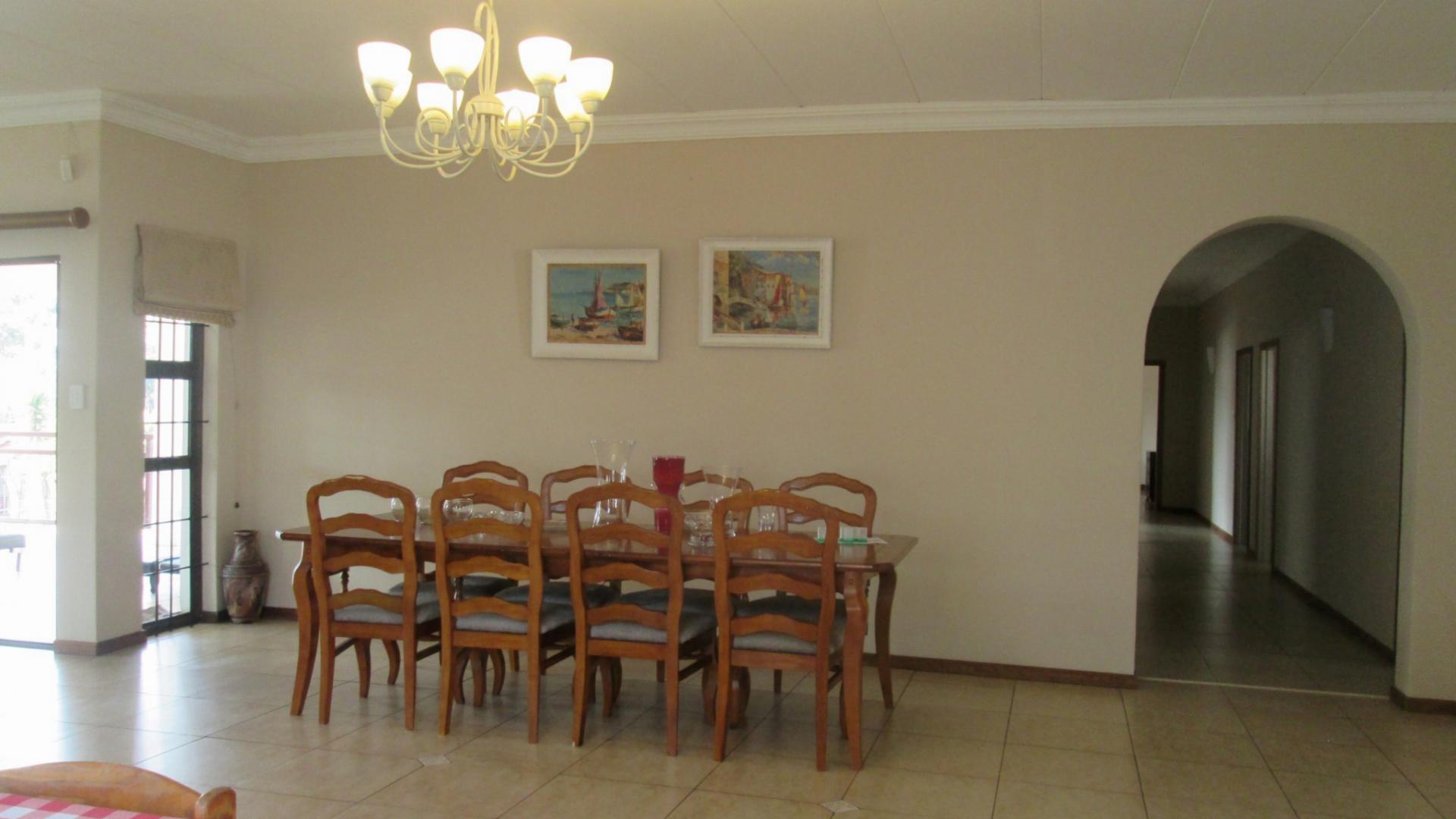 Dining Room - 74 square meters of property in Linbro Park A.H.