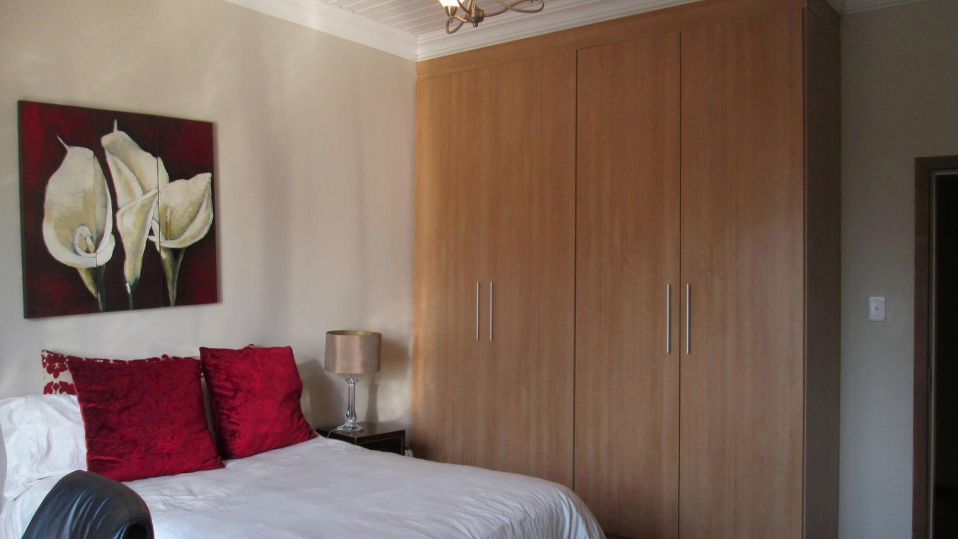 Bed Room 1 - 77 square meters of property in Linbro Park A.H.