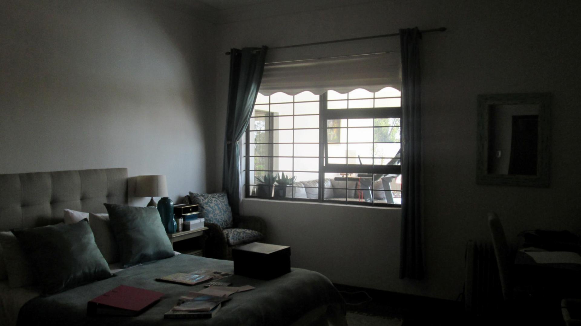 Bed Room 3 - 19 square meters of property in Linbro Park A.H.