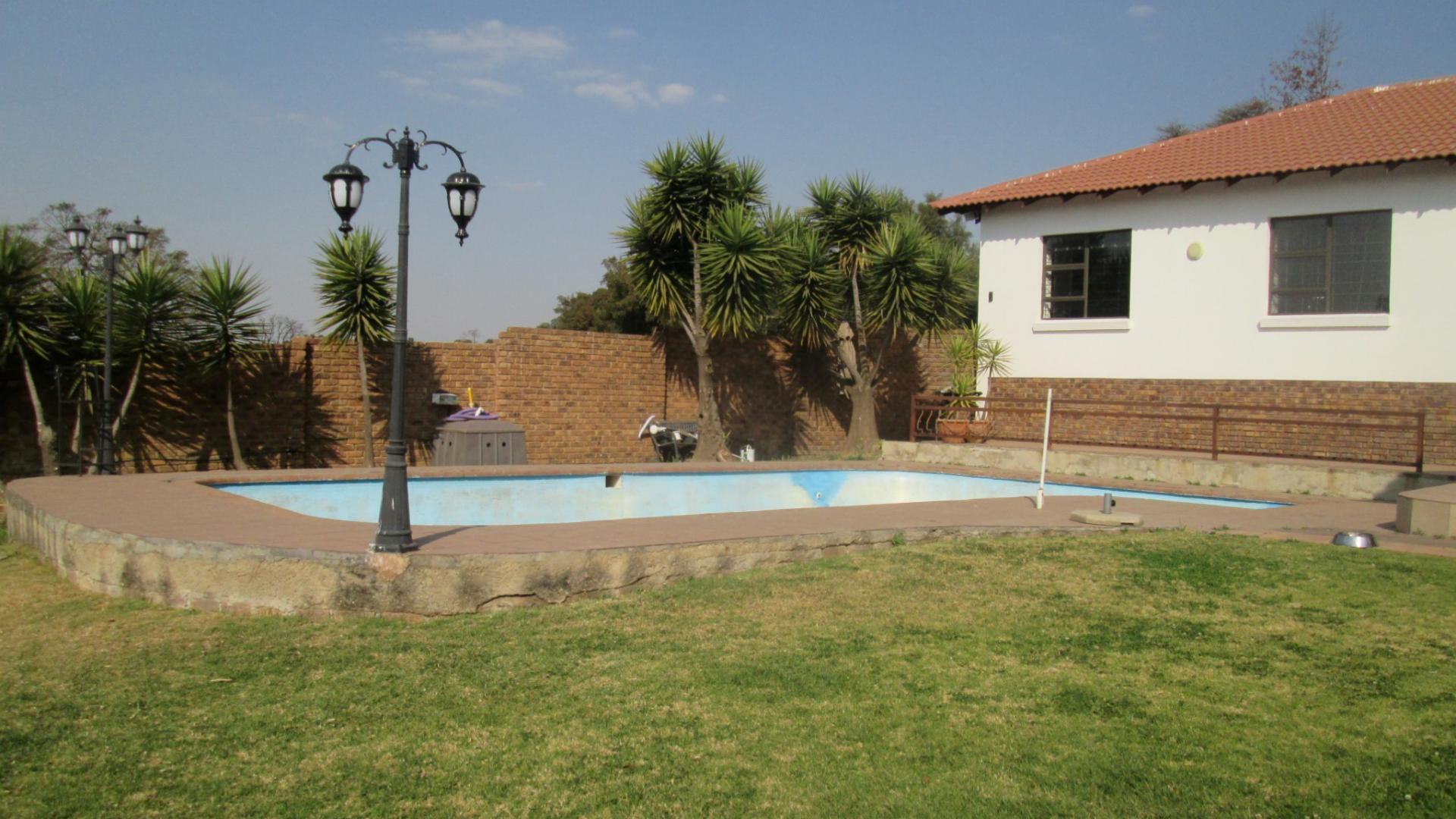 Entertainment - 63 square meters of property in Linbro Park A.H.