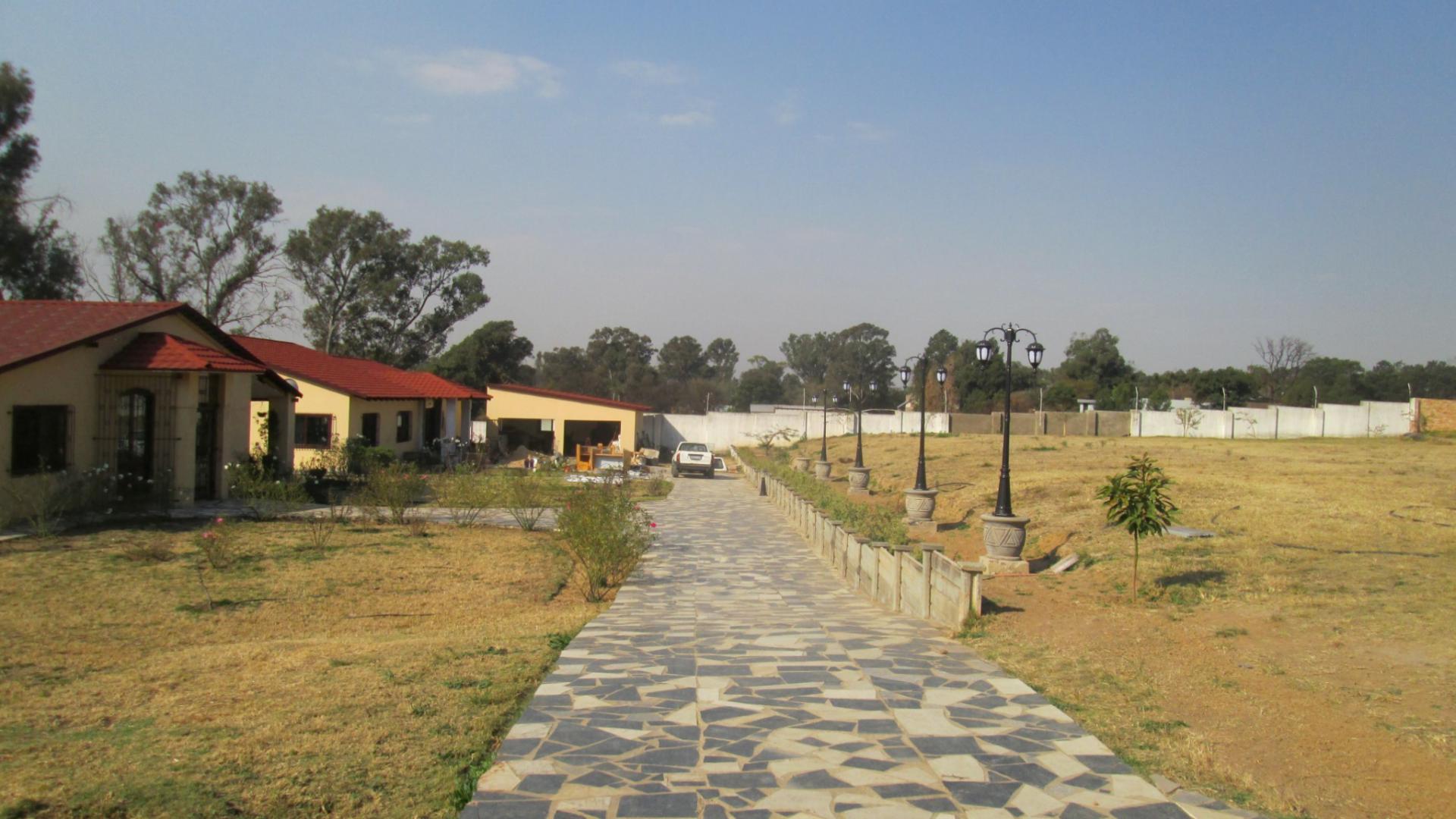 Backyard of property in Linbro Park A.H.