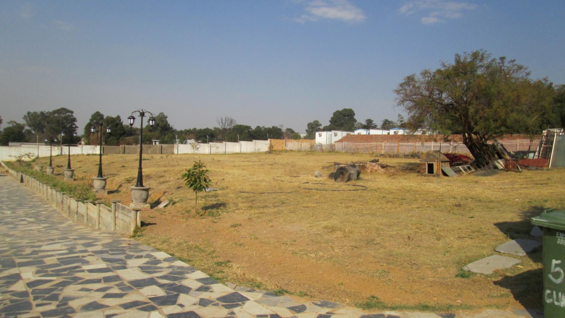 Backyard of property in Linbro Park A.H.