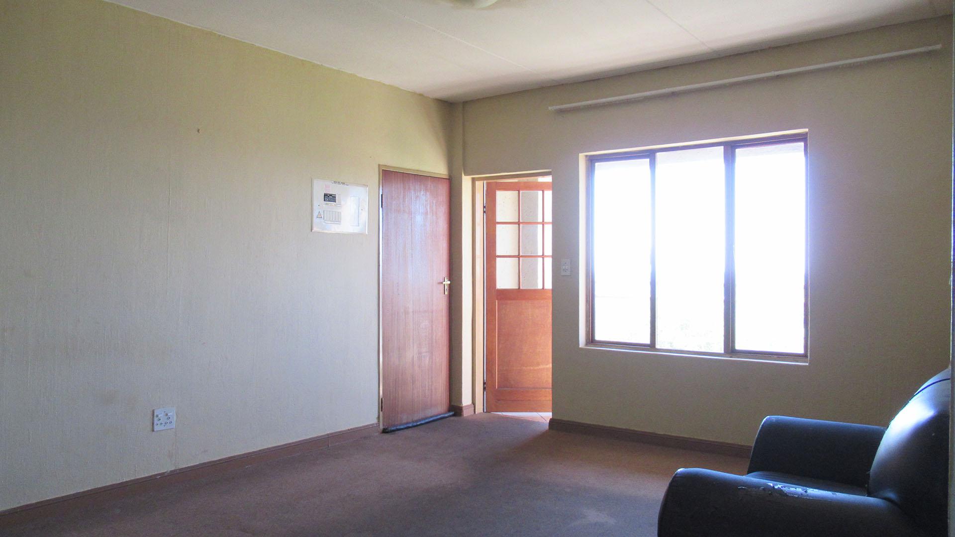 Lounges - 18 square meters of property in Constantia Kloof