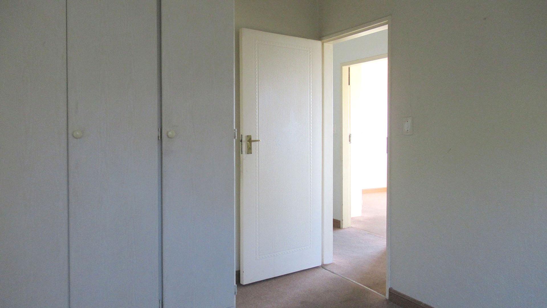 Bed Room 1 - 11 square meters of property in Constantia Kloof