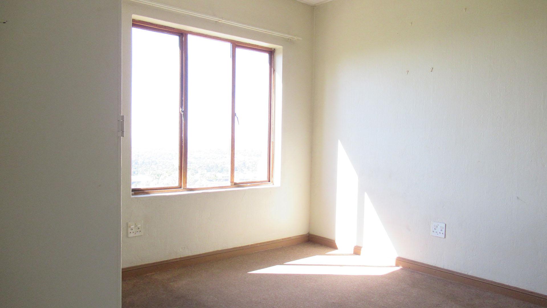 Main Bedroom - 13 square meters of property in Constantia Kloof