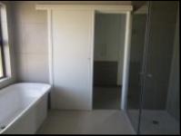 Main Bathroom - 14 square meters of property in Three Rivers