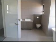Main Bathroom - 14 square meters of property in Three Rivers