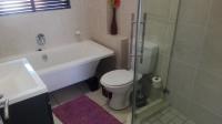 Bathroom 1 - 5 square meters of property in Noordhang