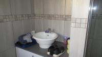 Bathroom 1 - 9 square meters of property in Van Riebeeckpark