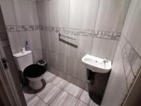 Guest Toilet - 3 square meters of property in Van Riebeeckpark