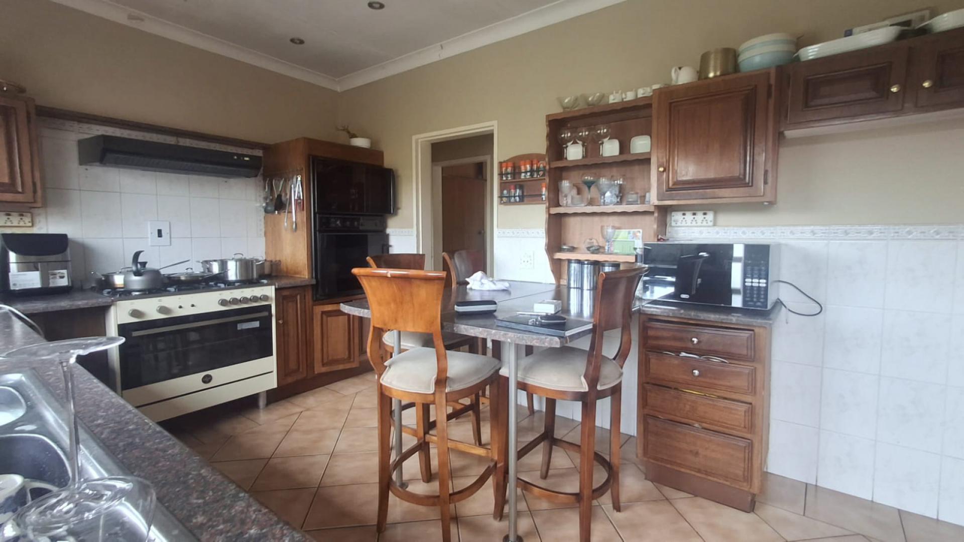 Kitchen - 16 square meters of property in Silverfields