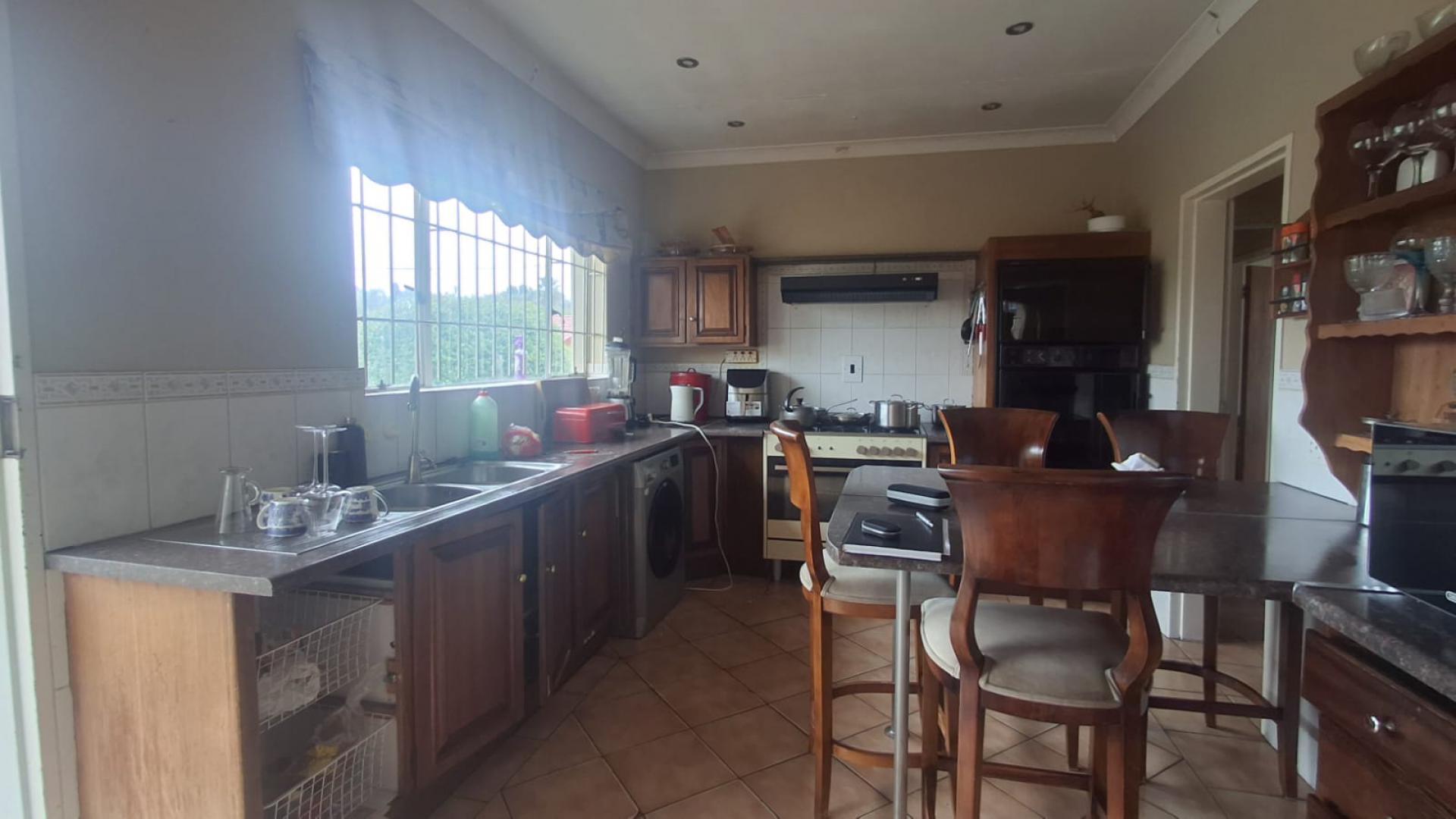 Kitchen - 16 square meters of property in Silverfields