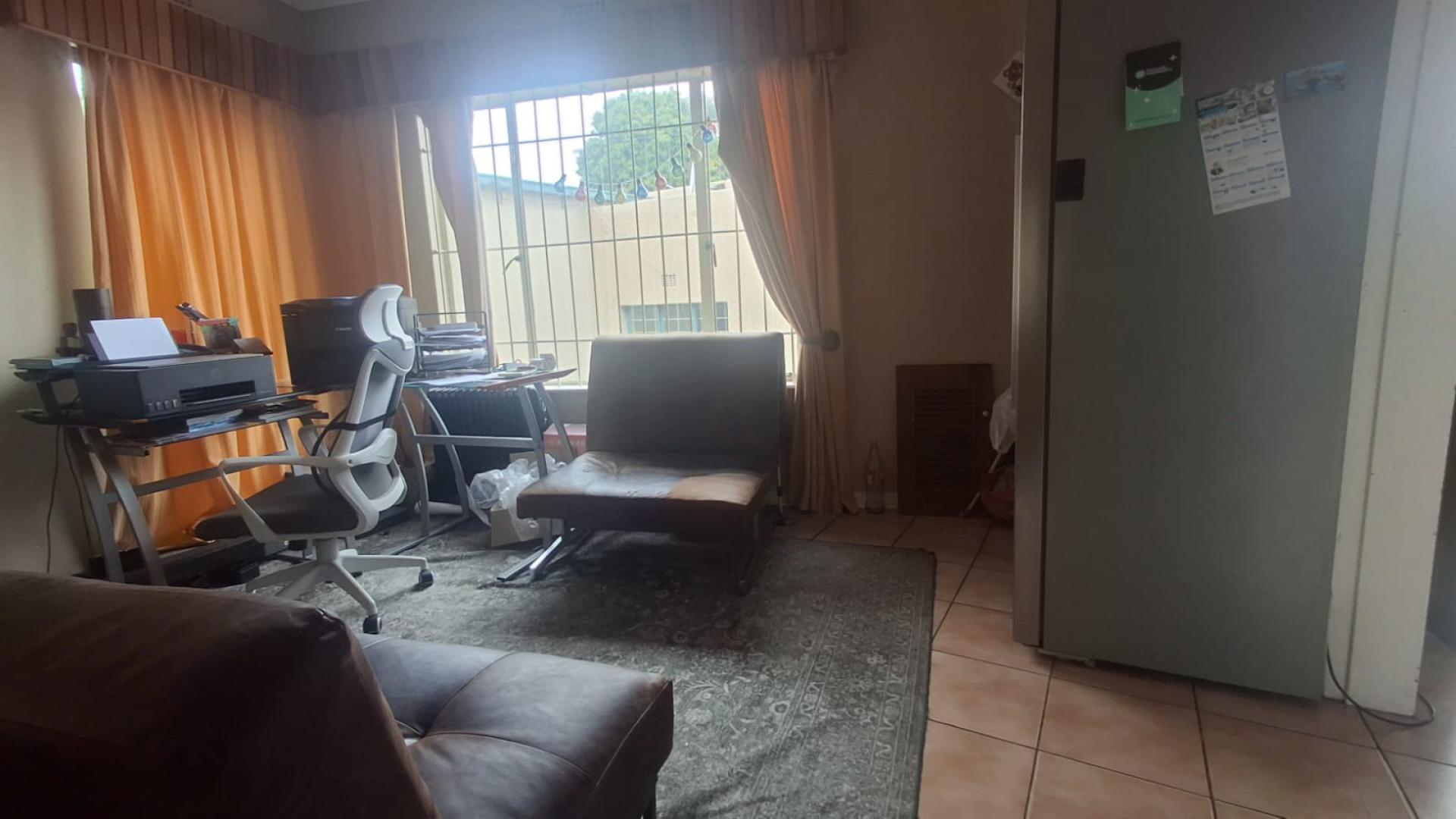 Study - 12 square meters of property in Silverfields