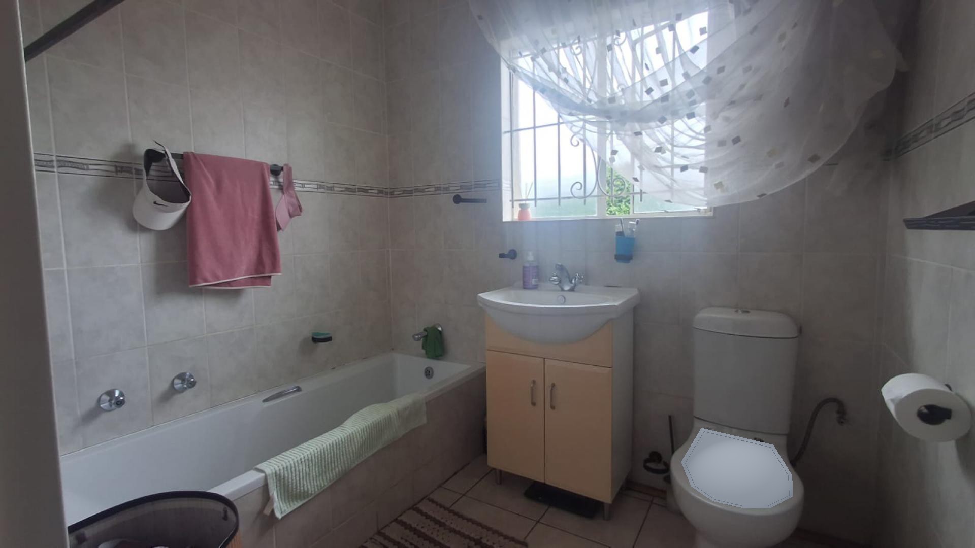Bathroom 2 of property in Silverfields