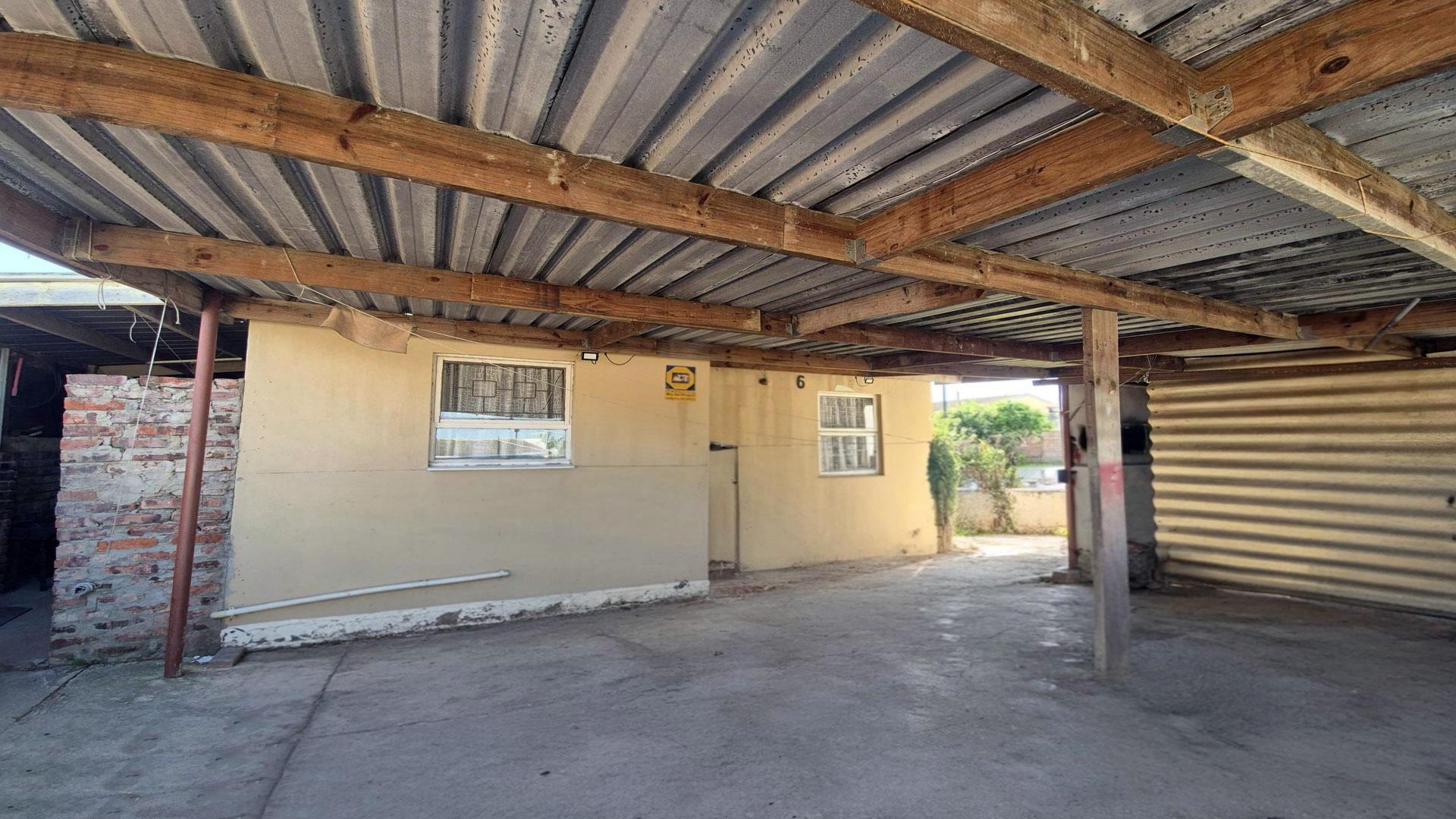 Carport  of property in Bloemendal