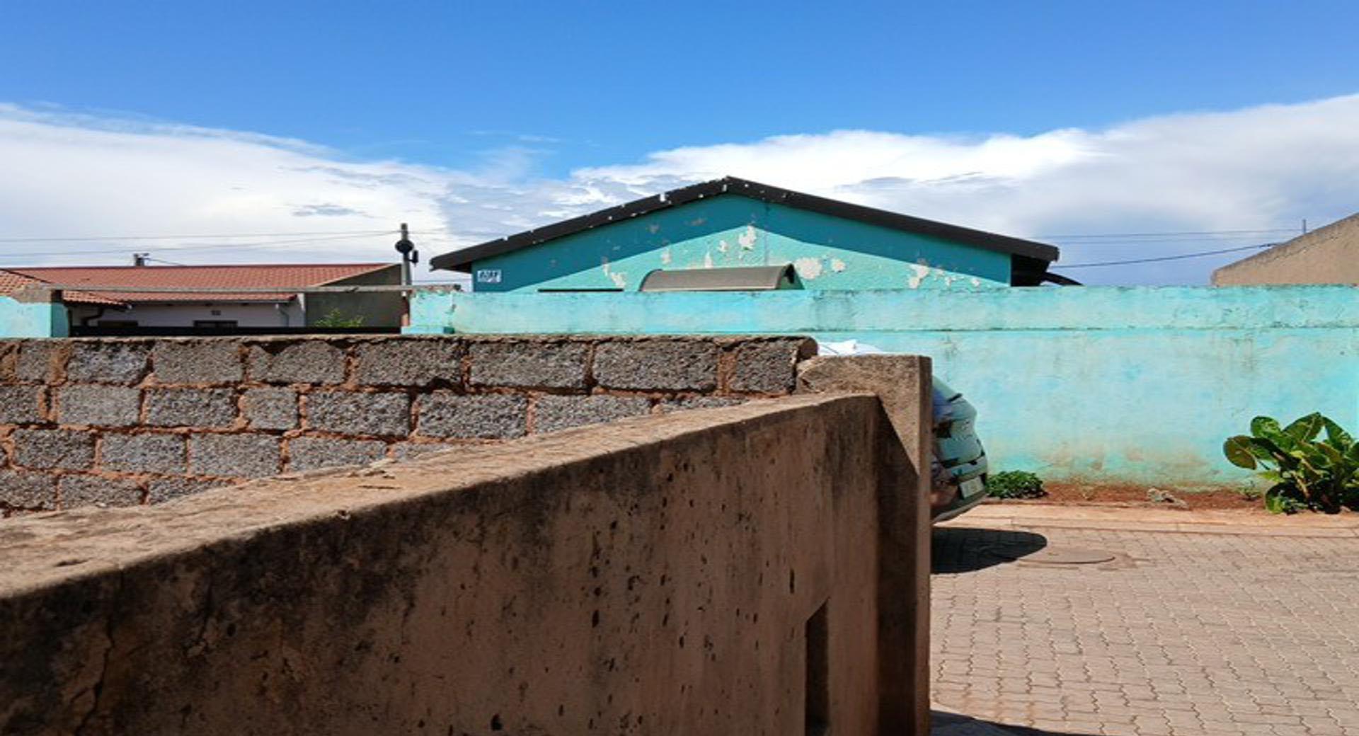 Front View of property in Roodekop